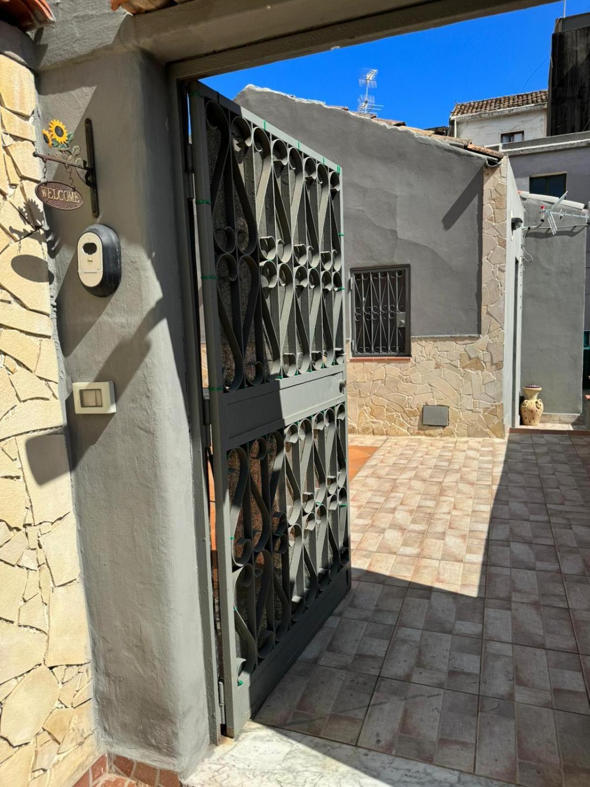 شقة La Casa Del Mulino كاتانيا المظهر الخارجي الصورة